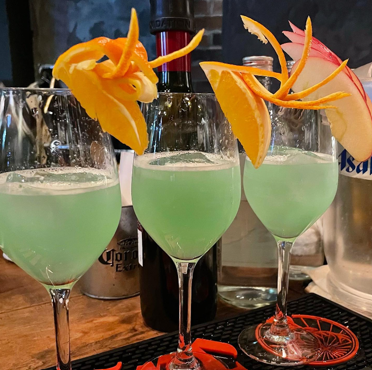 お酒も少しずつ学べます！