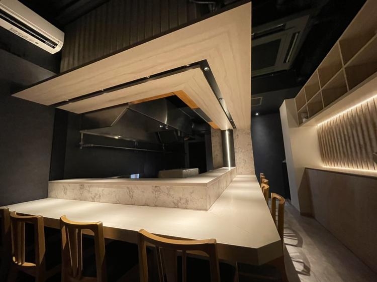 8席のみのこじんまりとした店内です。