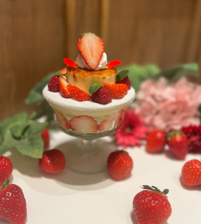 オシャレなパフェのお店で働きましょう！