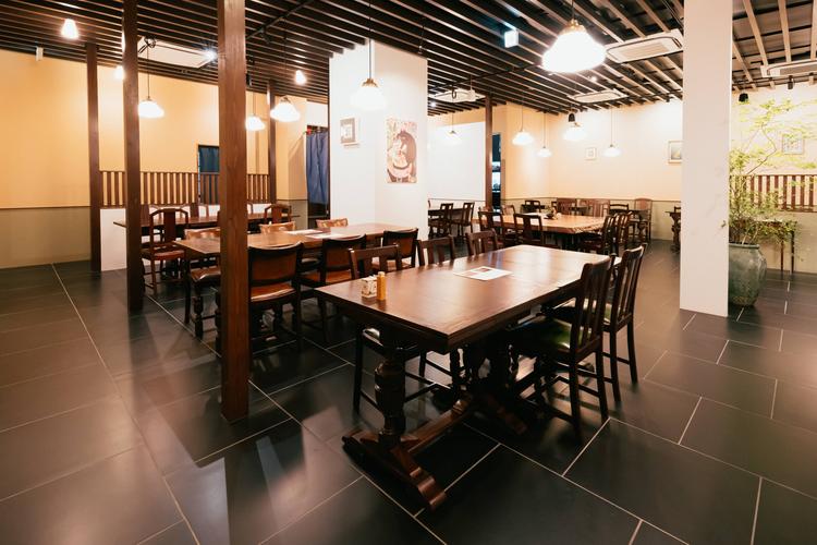 洗練されたシンプルな店内