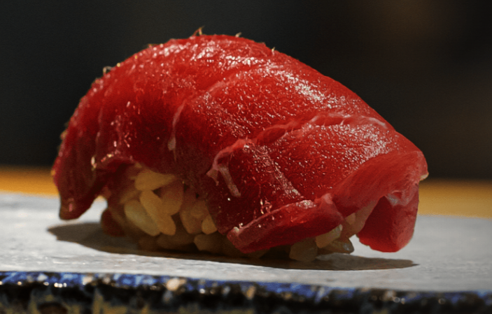 旬の食材を厳選して握っています