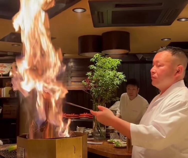 目の前で豪快に炙った食材をご提供