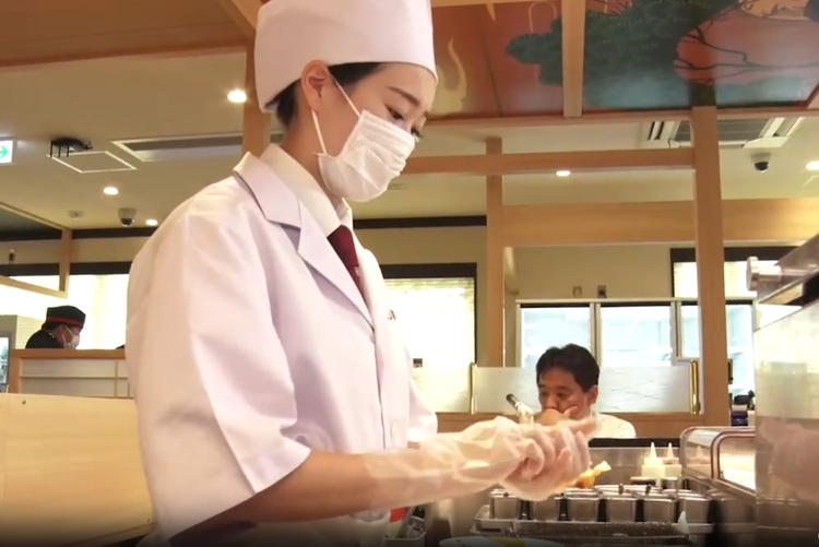 女性の寿司職人も活躍中◎