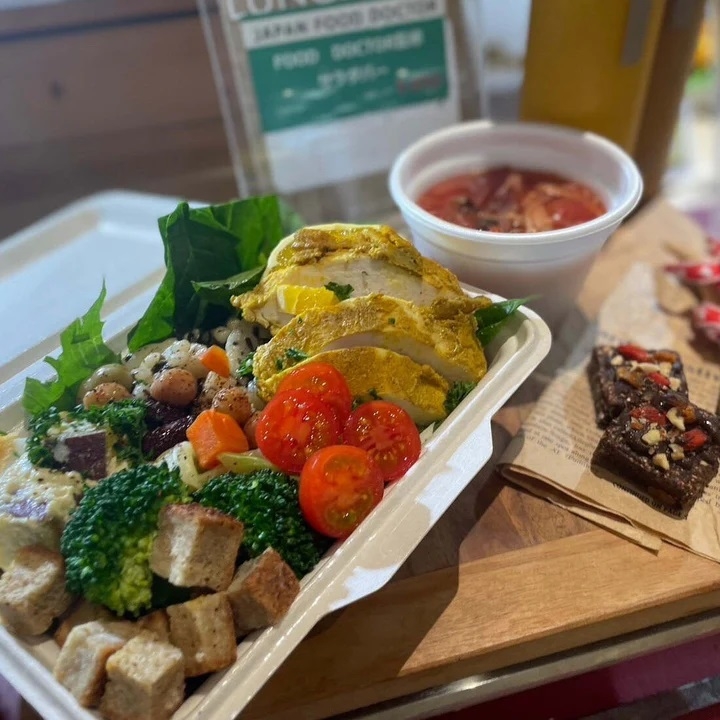 企業さまの食堂でサラダバーを提供しました