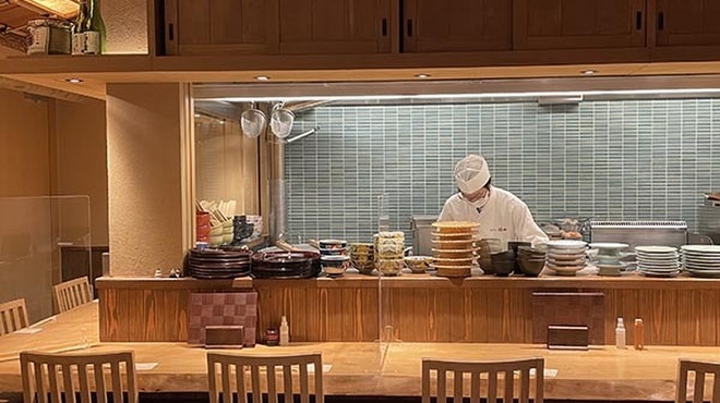 鮨店を思わすカウンター