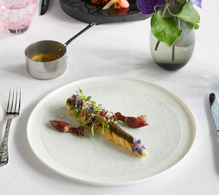 ＼ミシュラン三ツ星シェフのお店／