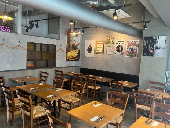 駅から近く、清澄通り沿いにあります