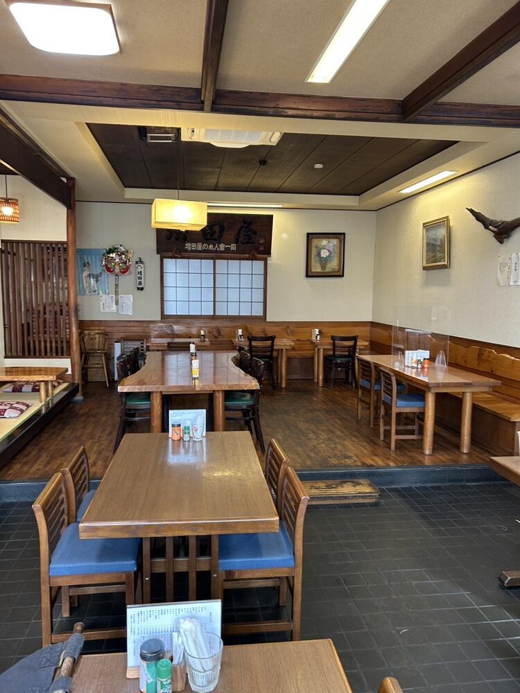 広々とした席をご用意
