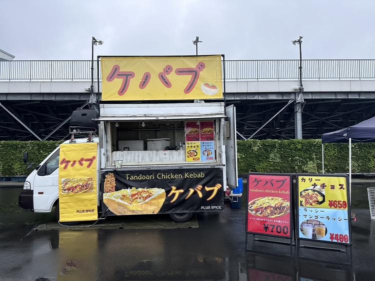 スタッフのアイデアでケバブ屋も始めまし！