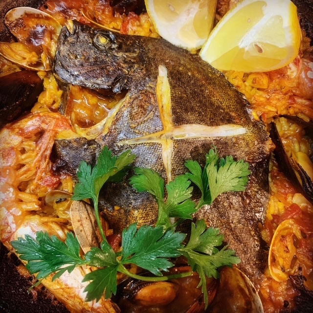 地物のお魚を使ったパエリアがオススメ♪