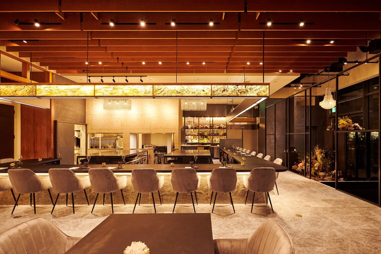 広いホール、大人の空間