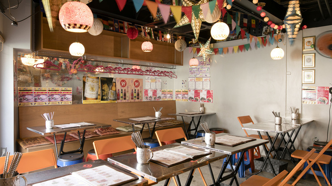 タイの屋台をイメージした店内★