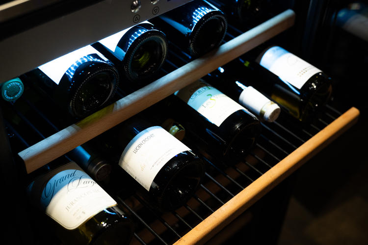 フランス産グラスワインは常時18種類！