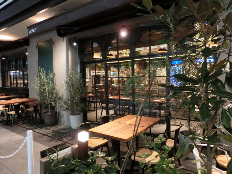 テラス席も良い感じ♪