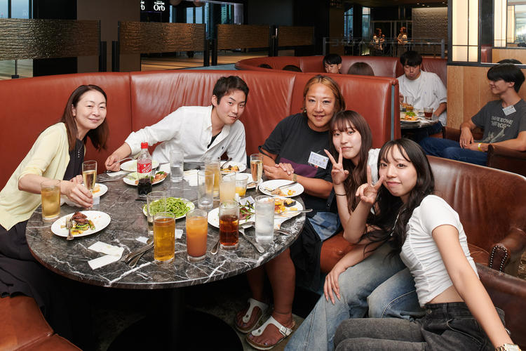 他店舗のスタッフとの交流もあります◎