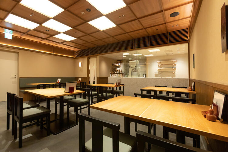 落ち着いた雰囲気の店内◎