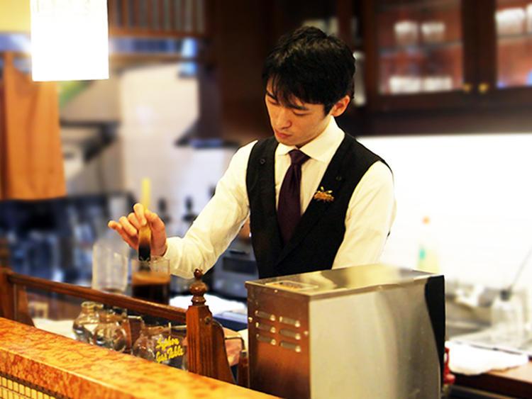 コーヒーマイスターが淹れる珈琲の高級喫茶