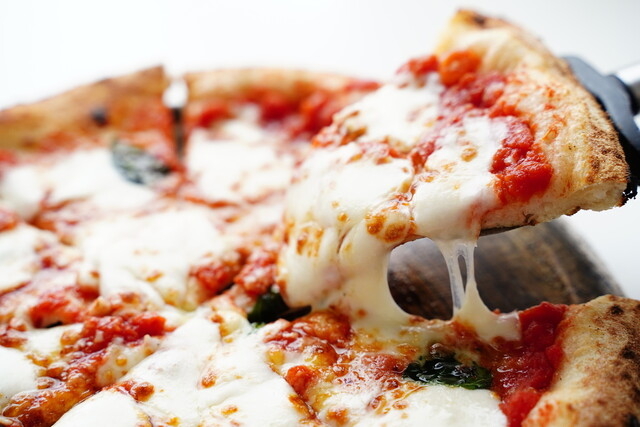 自家製生地を使用したホエイピザ