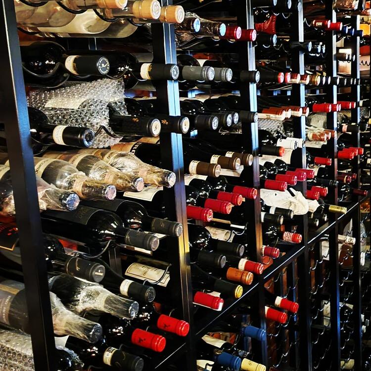 ワインは常時200種類をラインナップ