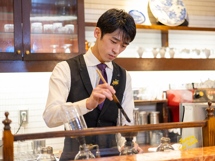 サイフォンで淹れる珈琲を提供します