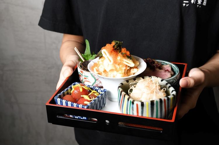 刺激し合える仲間と料理を