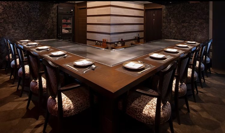 創業60年以上の高級ステーキ店でのお仕事