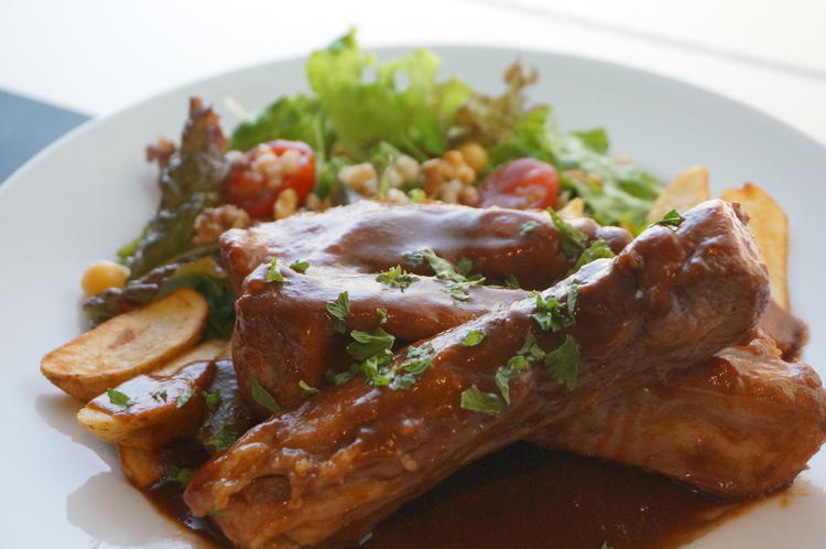 料理やスイーツなどもこだわってます