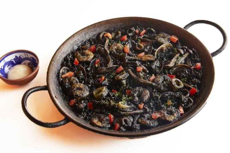 人気のパエージャ！