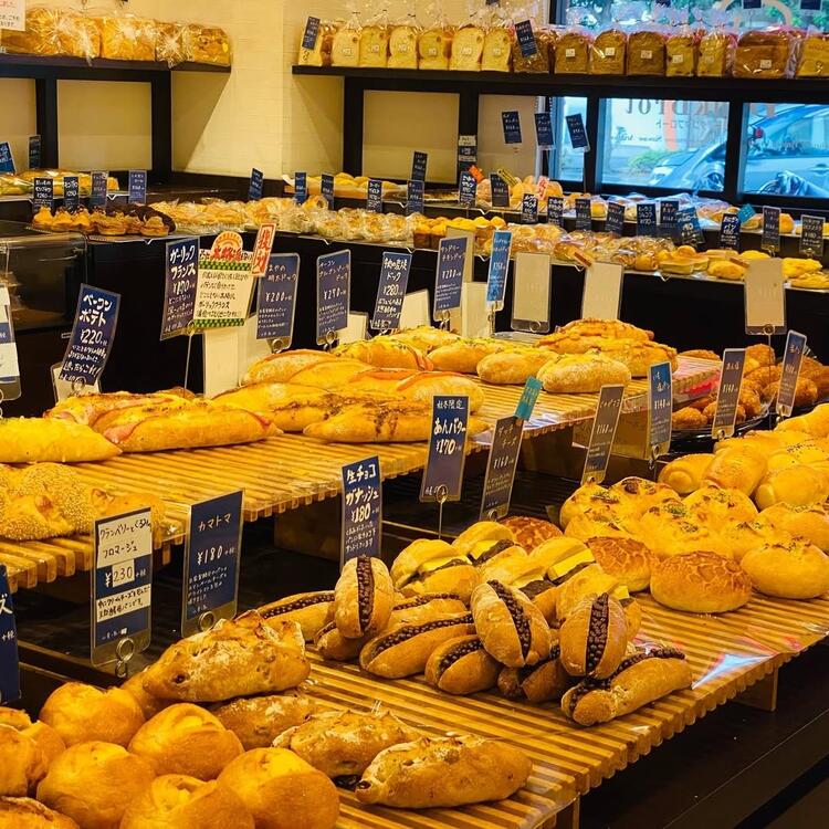 毎日90種類以上のパンをラインナップ！