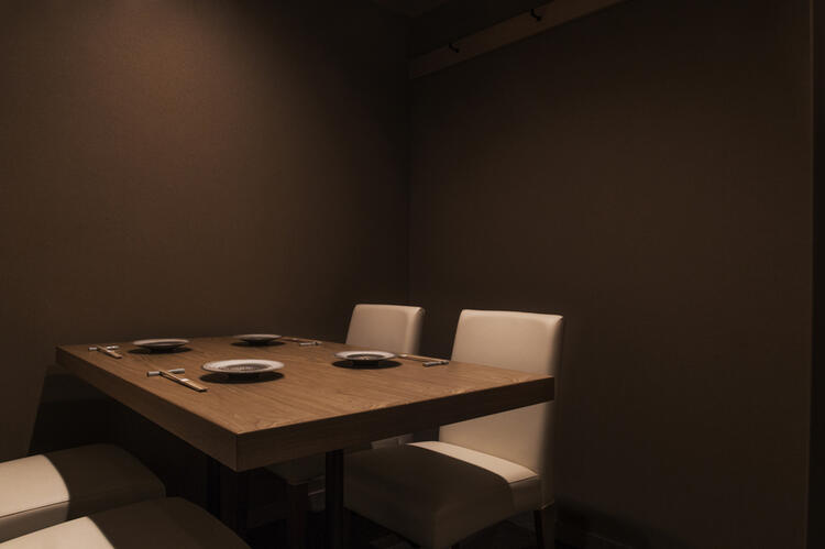 落ち着いた大人の空間でおもてなし