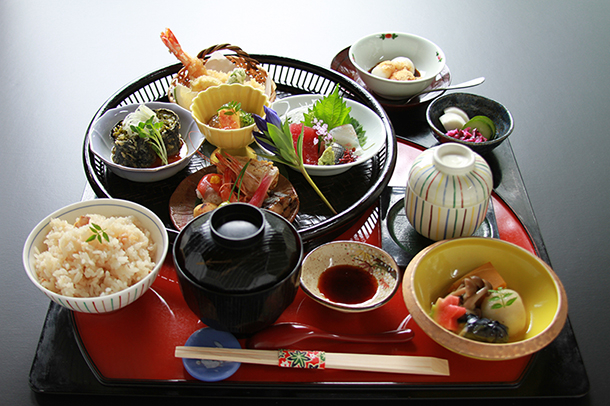 “季節”を感じる日本料理をご提供