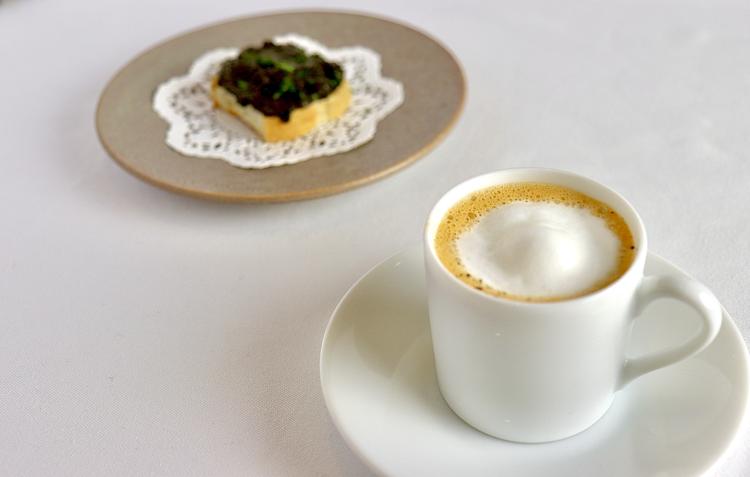 鮑のズッパ カプチーノ仕立て