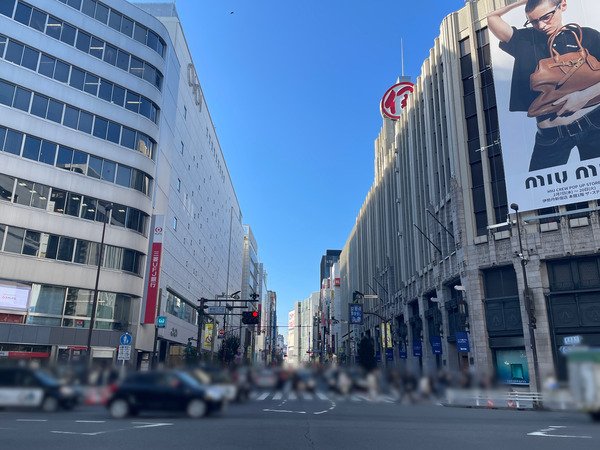 中心街の伊勢丹新宿店より徒歩5分！