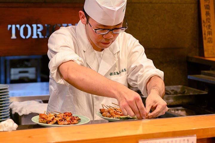 焼き台の先に、料理長への道が見える！