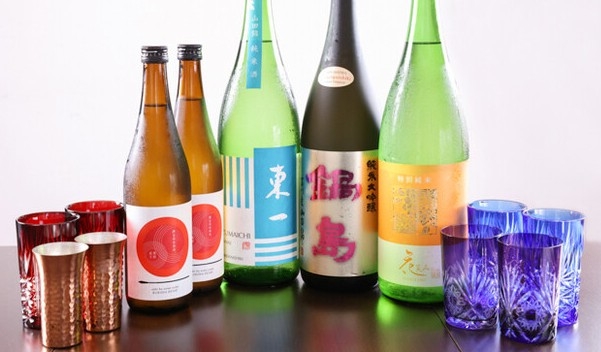 日本酒をはじめお酒も取り扱い豊富。