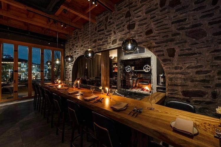 立地を活かしたオールデイダイニングです