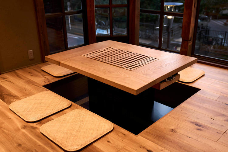 六本木の喧騒を忘れさせるような店内