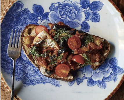 国産小麦の自家製パンとカジュアルフレンチ