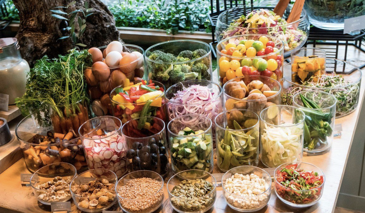 季節野菜と果実をふんだんに使ったお料理