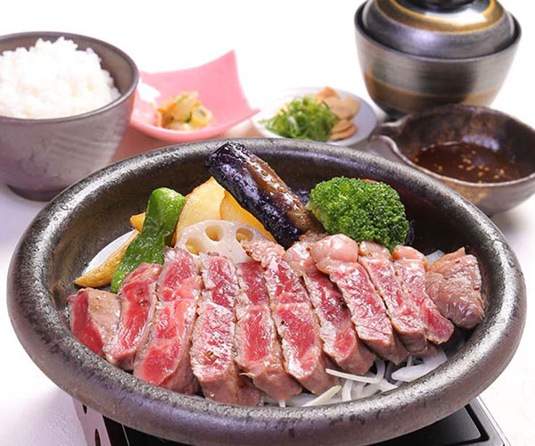 和洋中問わず、幅広いメニューを展開