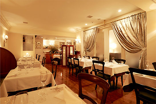 落ち着いたクラシカルな店内