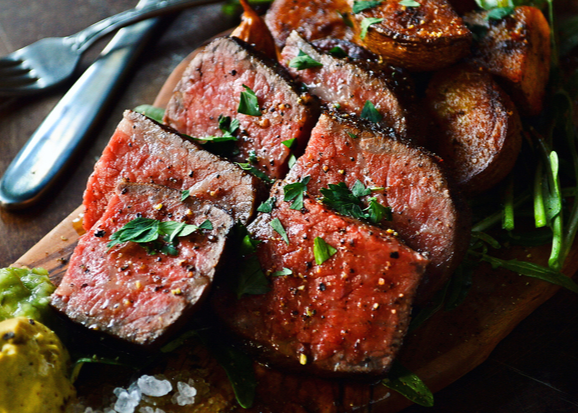 魚介類、パスタ、お肉もあるよ！！