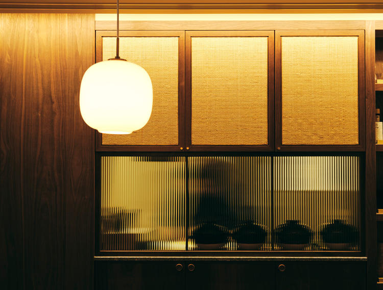 夜定食で食事を楽しむもヨシ。