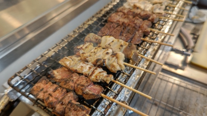 絶品の串焼き、もつ煮、刺身