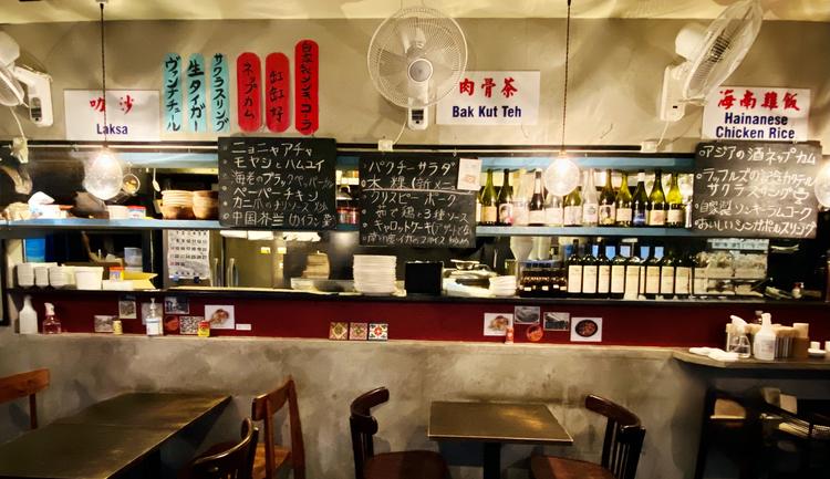 雰囲気抜群の店内