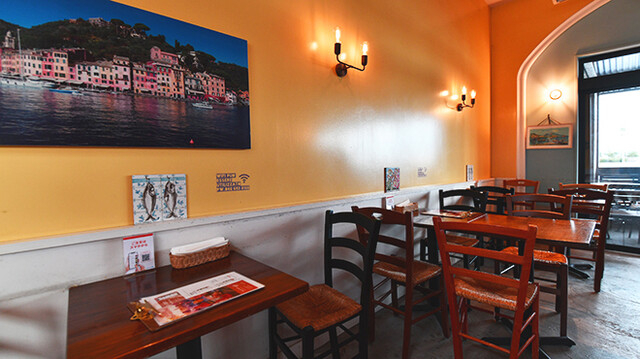 気持ちが明るくなるオシャレな店内