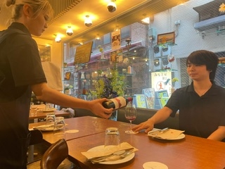 ホールスタッフ急募です！