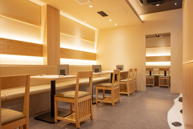 落ち着いた店内