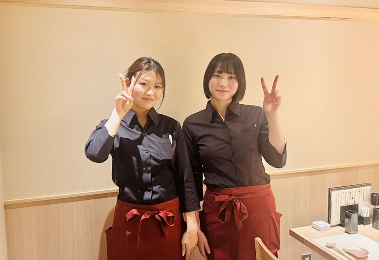 スタッフ同士は仲良く仕事に励んでいます