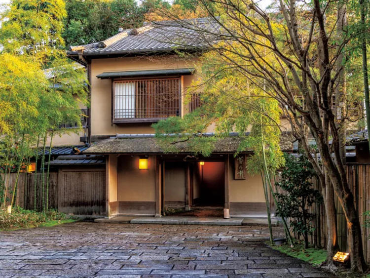 菊の井でお待ちしております。